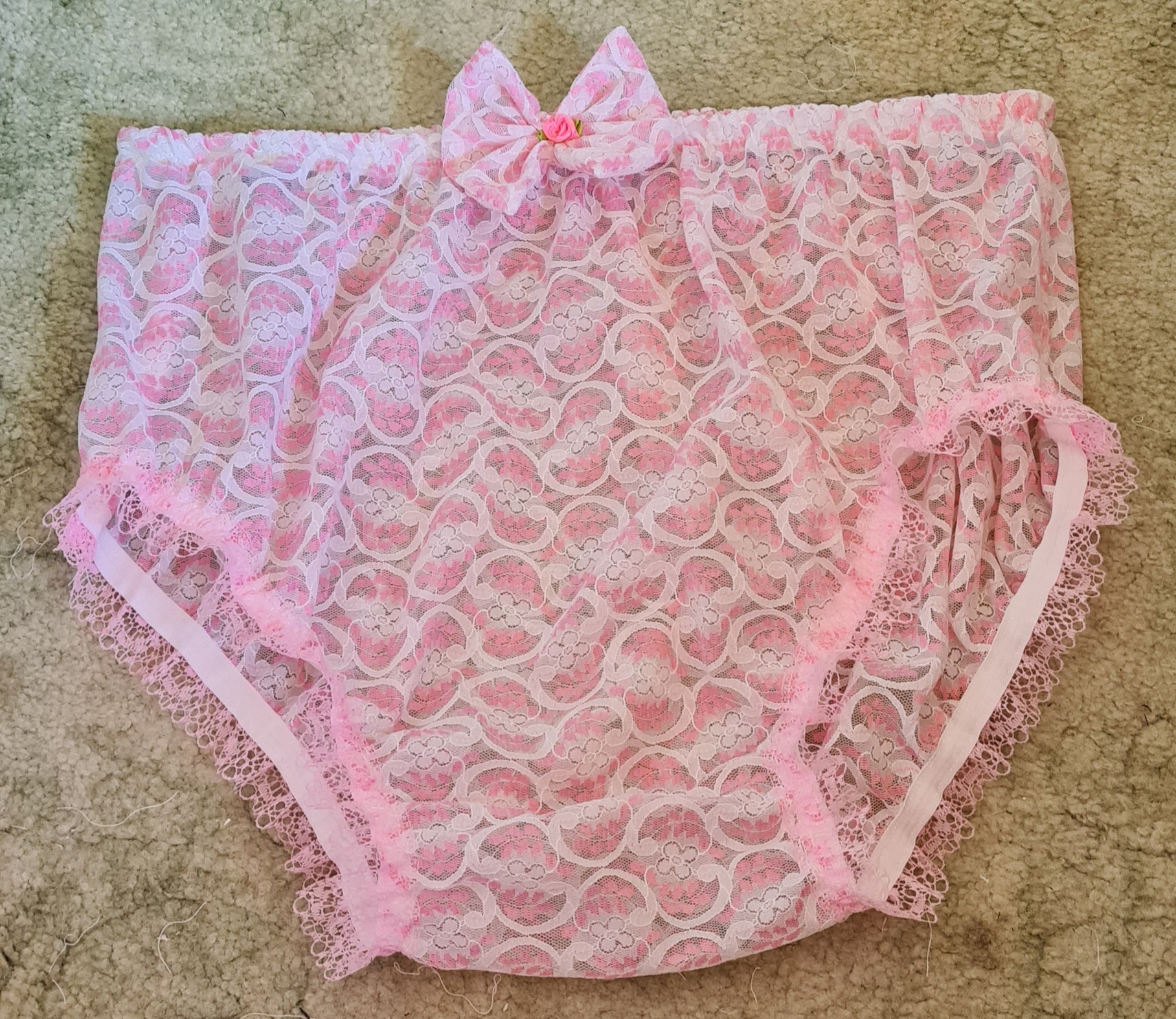 Pinkwhitelacynics.jpeg