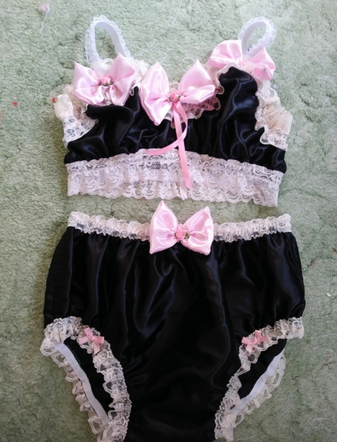 blackpinklacebraandknickersset.jpg