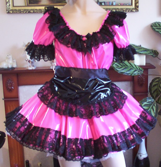 pinkblacklacepvcdresse.jpeg