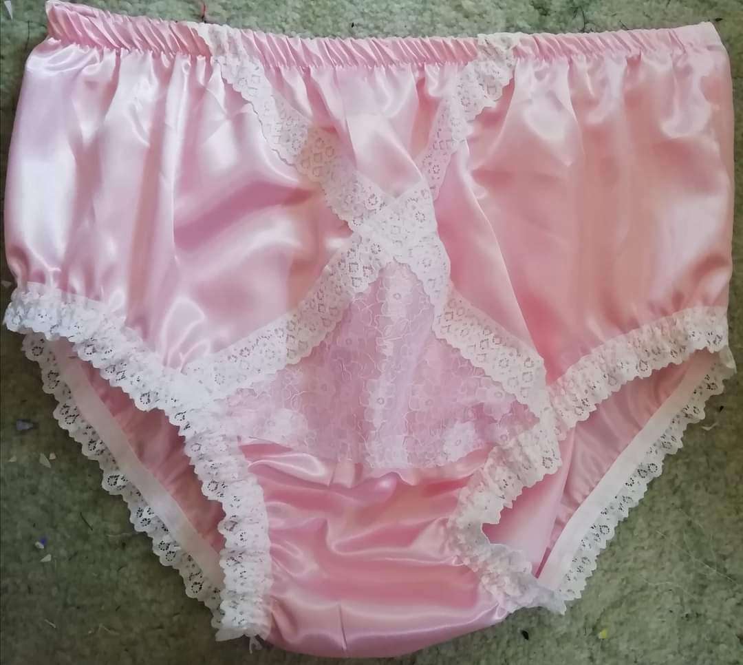 pinksatpinklacecrisscrossknickers.jpeg