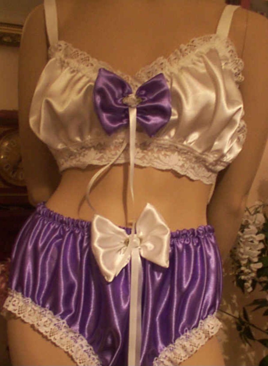 violetandwhitecontrastingbraandknickers.jpg